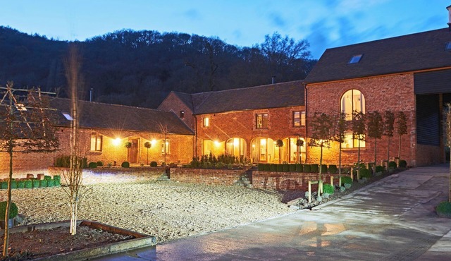 Fairoaks Barns