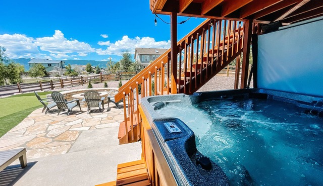 ✶Falcon's Nest✶hot tub/games/mins to USAFA &hiking