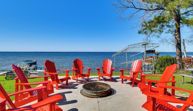 Families Welcome! Houghton Lake Escape w/Foosball