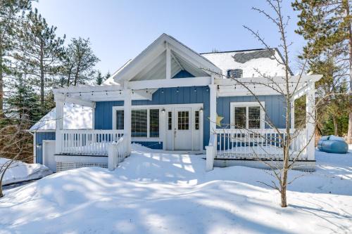 Family Escape in Crystal Mtn Resort! 13 Mi to Lake