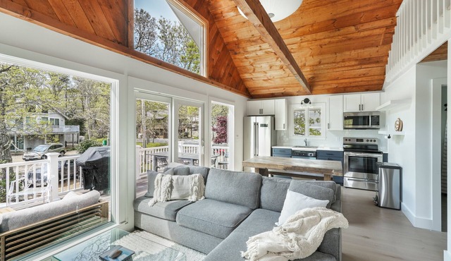 Family Friendly 5 Bedroom, Walk to Town, Beach & Ferry