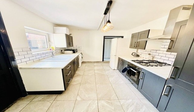 Family-Friendly 5BR Home with Free Parking