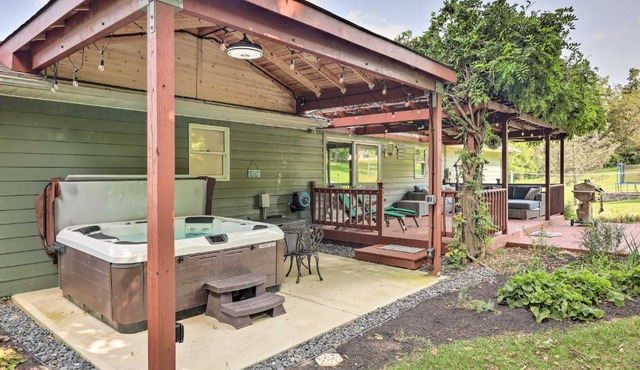 Family-Friendly Brookville Home w/Hot Tub!