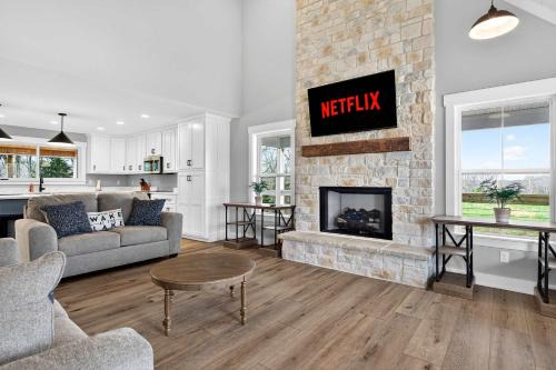 Family-friendly Clarkson retreat w spacious yard