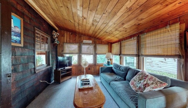 Family-friendly cottages w/gas grill, deck, lawn, great location near the ocean