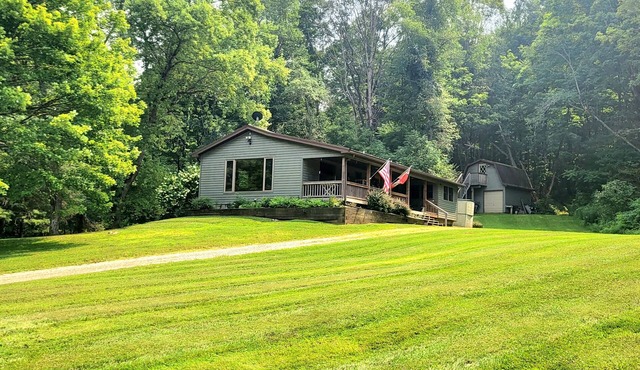 Family Friendly Ellicottville Cabin - Hot Tub & Fireplace Near Skiing and Tubing
