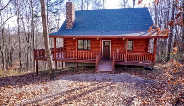 Family-Friendly Getaways to this Rustic Log Cabin in Logan, Ohio