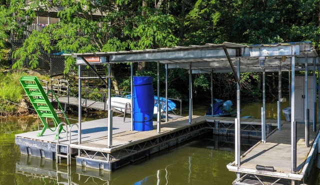 Family-Friendly Lakefront Home | 5 Bedrooms | Dock, Wi-Fi, Smart TVs, Grill