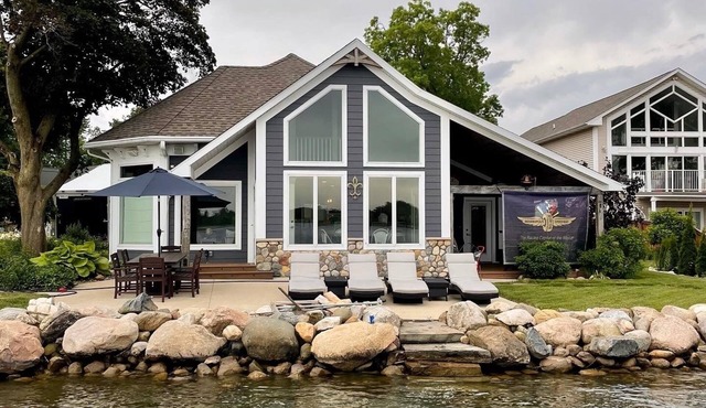 Family-Friendly Lakefront Home with Hot Tub and Kayaks