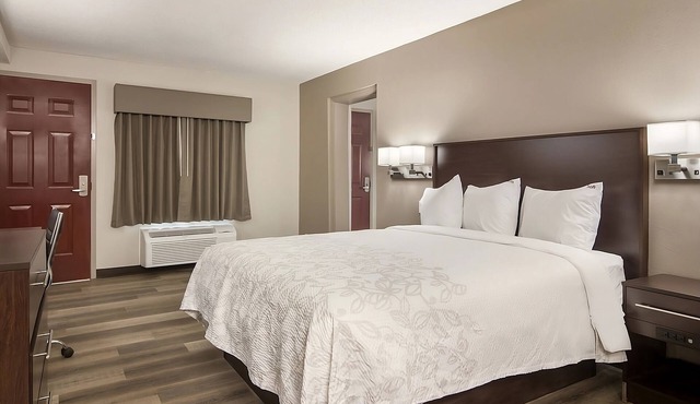 Family-friendly Lodging! Close to Lake Erie Arboretum at Frontier! FREE Parking