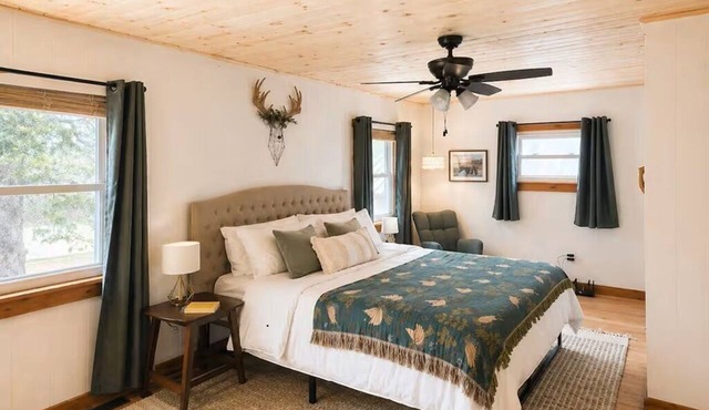 Family fun historic cabin between LCO and Grindstone Lakes