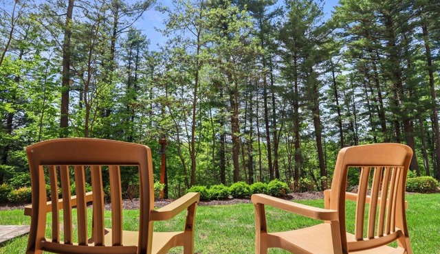 Family Getaway - Outdoor Activity Oasis - Mins to Downtown and Water Parks - Jacuzzi - Game Rm