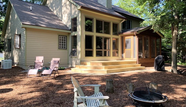 Family home in the center of Glen Arbor!