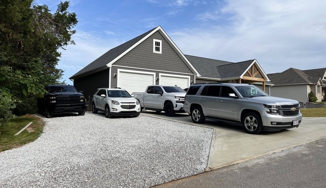 FAMILY LAKE ESCAPE AWAITS. Walk to Boat Ramp. Sleeps 12, with plenty of parking