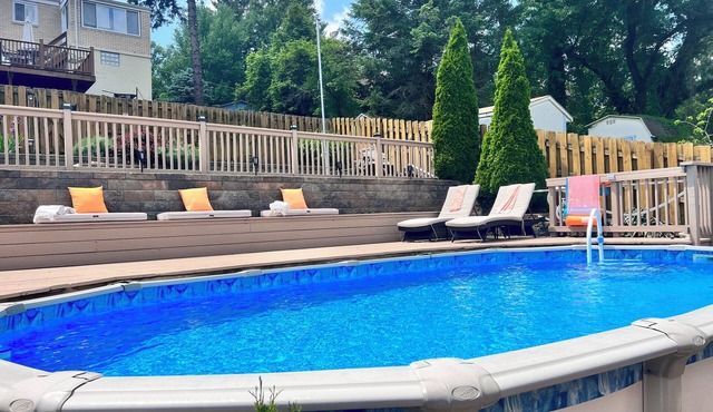 Family Oasis - Heated Pool - Parking + Garage - Near PGH - 4BR/2BT - Sleeps 10
