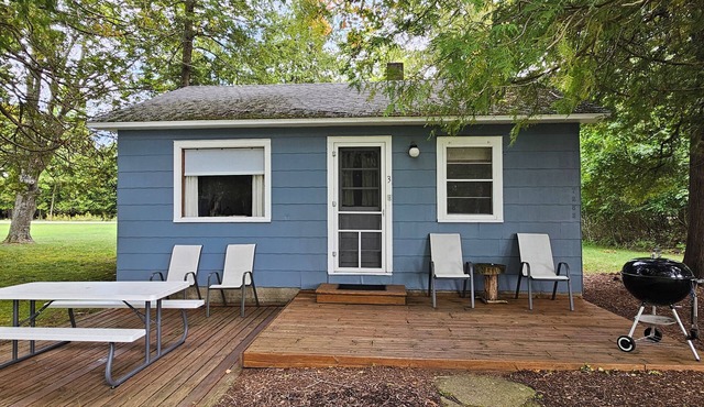 Family resort cottage 3 on Big Glen Lake, Rent 1 or 5, dock, kayaks, rowboat