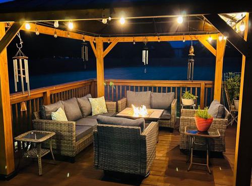 Family Retreat 2 Kings Fenced Yard Gazebo Fire Pit