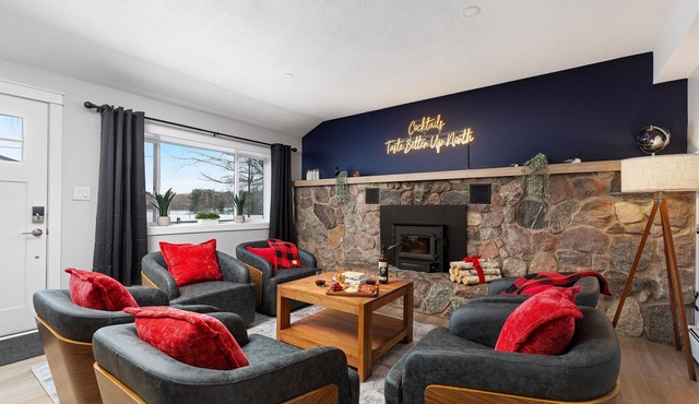 Family Retreat: HotTub Sauna Pool, Pets Arcade Games Weber Traeger