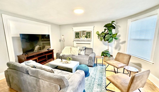 Family Retreat - Stunning 5BR-2BA with Parking/Near Savin Hill Station