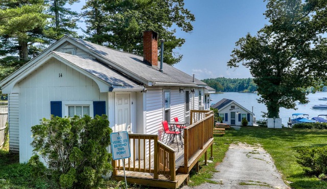 Fantastic Cottage W/ Water Views, Dock Access, Fast WiFi & Private Deck!