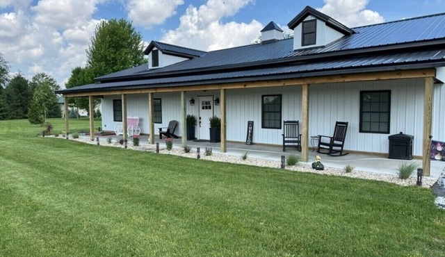 Farmhouse Retreat 5 minutes from Ruoff Music Center
