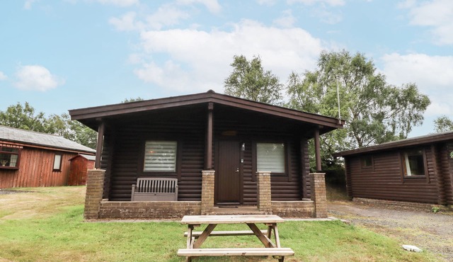 FARNES LODGE, pet friendly, with a garden in Longframlington
