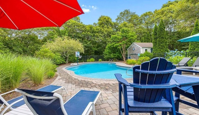 Feather Bedder Than Most: 014-D Private Dennis Home, Heated Pool, Near Beaches