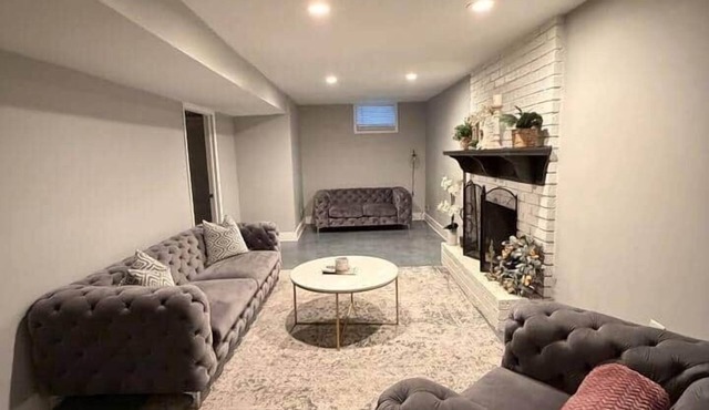 Feels like home! 6 Bed 4 Bath 25 mins to Downtown
