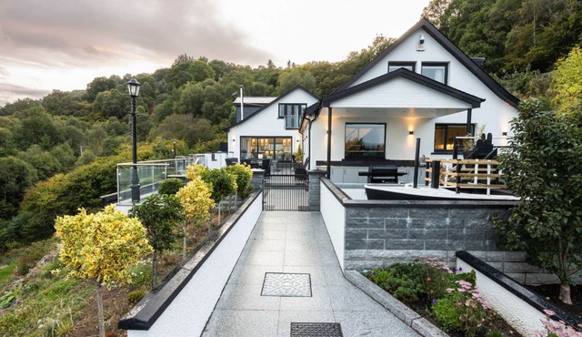 Fern View House overlooking Loch Ness