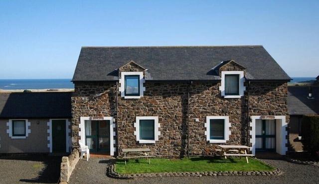 FIDRA, pet friendly, with a garden in Embleton