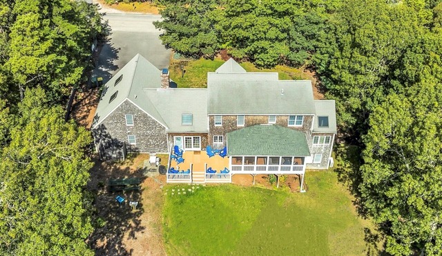 Five Bedrooms Plus a Fully Equipped Game Room! (2085)