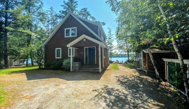 FL Amazing Lake House 20 min from Bretton Woods. Stunning water views! Bonus Room.