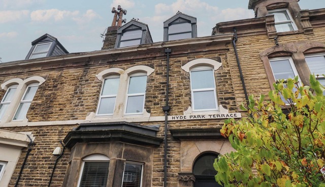 FLAT 2 23 HYDE PARK ROAD, family friendly in Harrogate