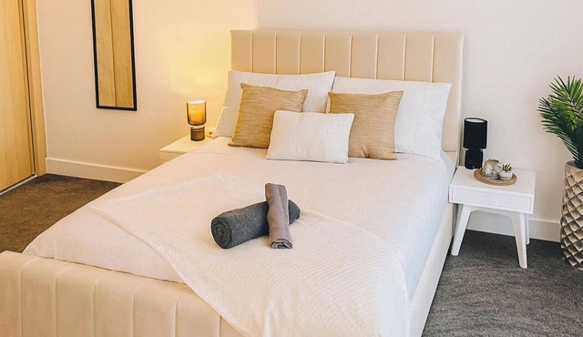 Flat - Sleeps 4 - Parking - Balcony - Pet friendly