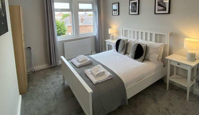 Flat - Sleeps 4 - Pet Friendly - Parking