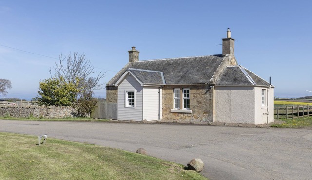 FORDEL COTTAGE - charming cottage - perfect for exploring country, coast & city