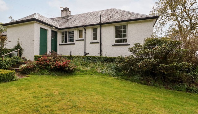 FORESTER'S COTTAGE, with open fire in Kilmartin