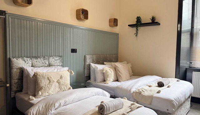 Fountain Park Residence | 3 En-suites | Sleeps 10
