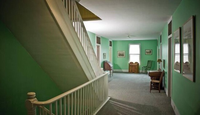 Fountain Point - Hotel Room 6