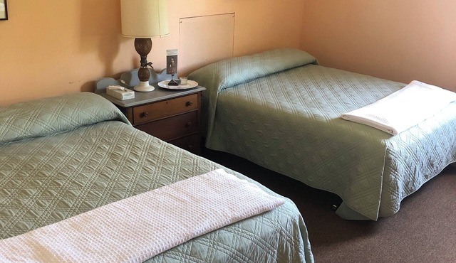 Fountain Point - Hotel Room 14