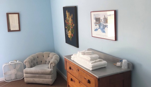 Fountain Point - Hotel Room 16