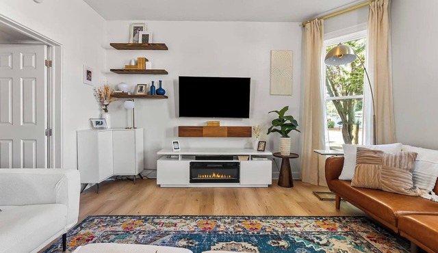 Four-Bedroom Family Home Near Downtown | Spacious & Comfortable