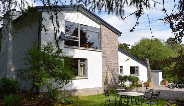 Four Pines Lodge - a house that sleeps 8 guests in 4 bedrooms