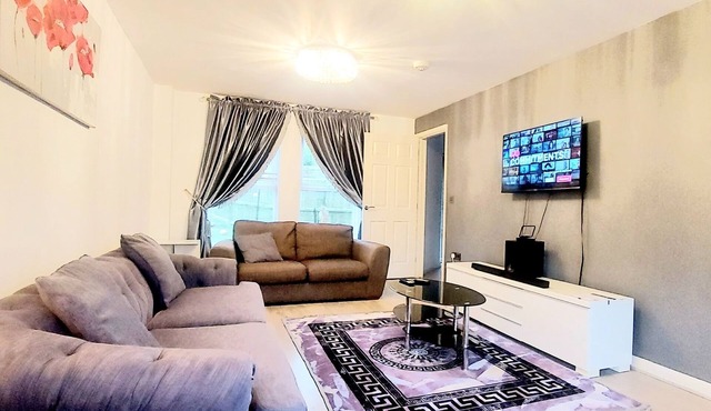 ✔Free 2 Private Parking -Sunderland Luxury Villa