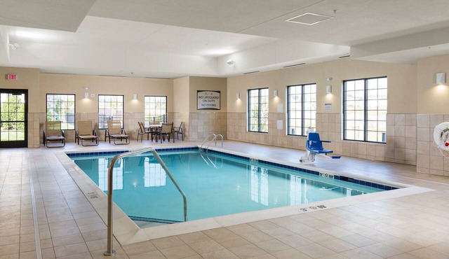 Free Breakfast Buffet & Pool Access. King Studio Near THE Ohio State University.