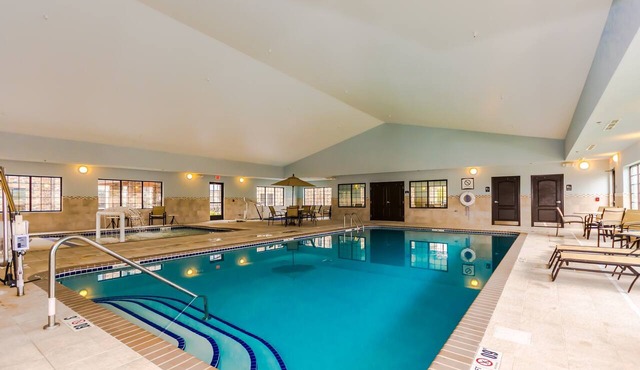 Free Breakfast. Indoor Pool & Hot Tub. 2 Min Drive to University of North Dakota.