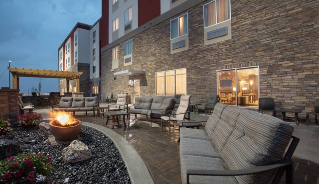 Free Breakfast. Pool & Hot Tub. Great for Business Travelers!