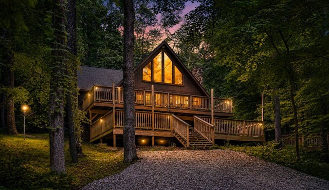 Freshly Remodeled Cabin Escape—Hot Tub, Treehouse, Game Room, WiFi, 2 Decks