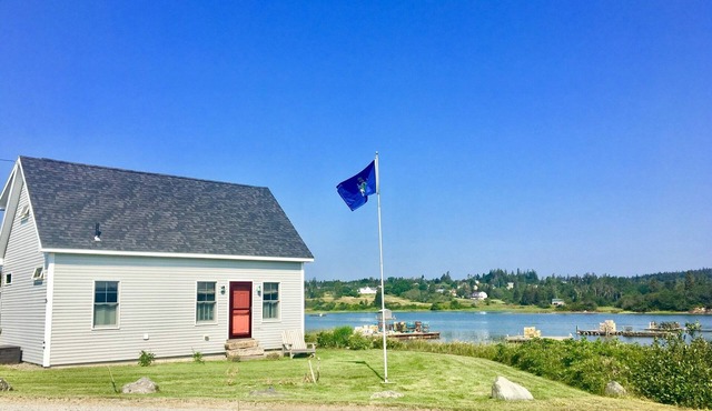 Frisky Fish cottage on the water