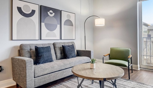 Frontdesk | 2 BR Apt by Indiana War Museum